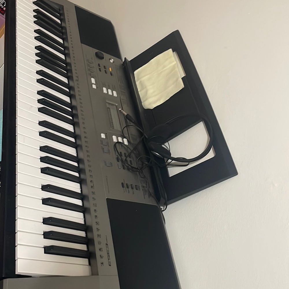 Yamaha piano with multi accessories